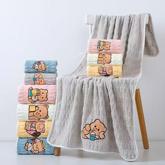 2 Stück Cartoon Bär Besticktes Handtuchset Korallenfleece Bade- und Handtücher für Erwachsene Schnelltrocknend Badezimmerutensilien für Zuhause Badezimmer Reisen Seaside