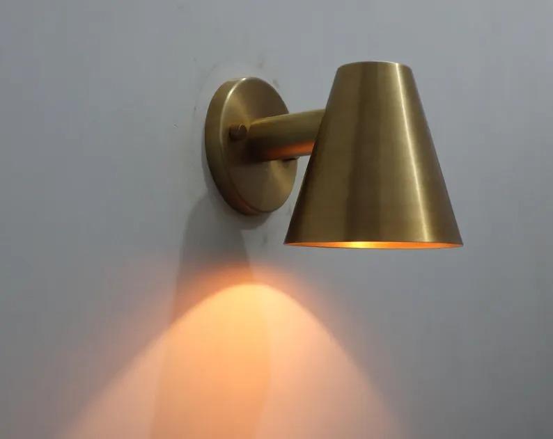 Elegante Messing-Wandleuchte Zeitlose dekorative Beleuchtungskörper