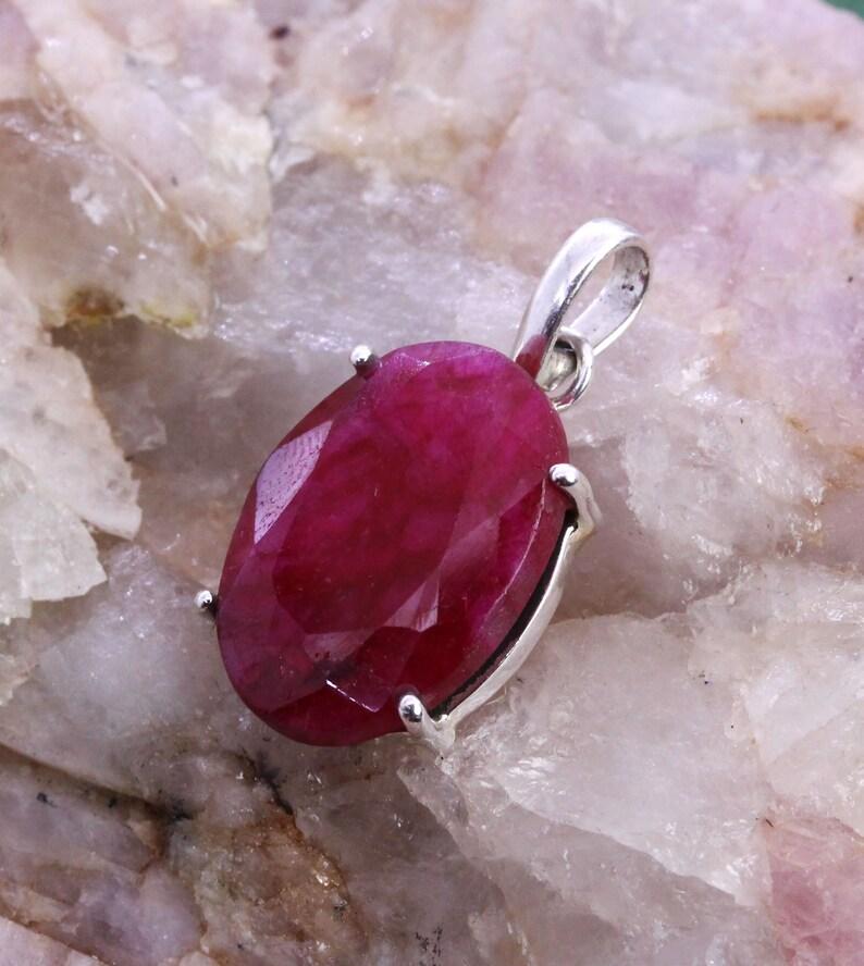 Massiv 925 Sterlingsilber Gefärbter Rubin Ovaler Edelstein Handgefertigt Designer Krappenfassung Heilanhänger Schmuck