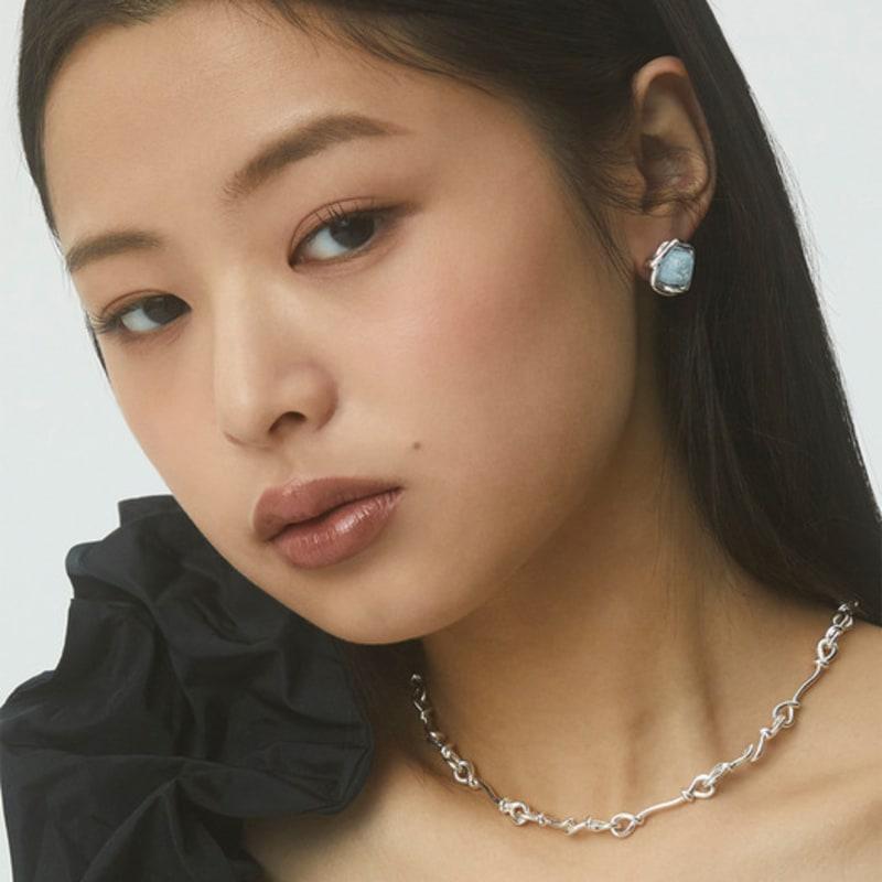 NEUF PIECE WILD FLOWER AQUAMARIN EARRINGS