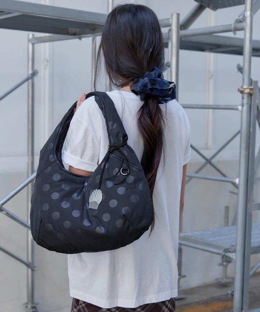 Haveawhale Dot Padding Bag (Bk)