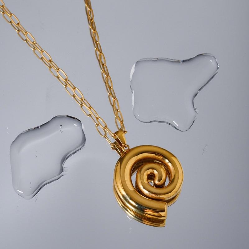 Bohemian Conch Pendant Necklace Stainless Steel Waterproof Jewelry for Women Beachwear and Everyday Stylish Accessory