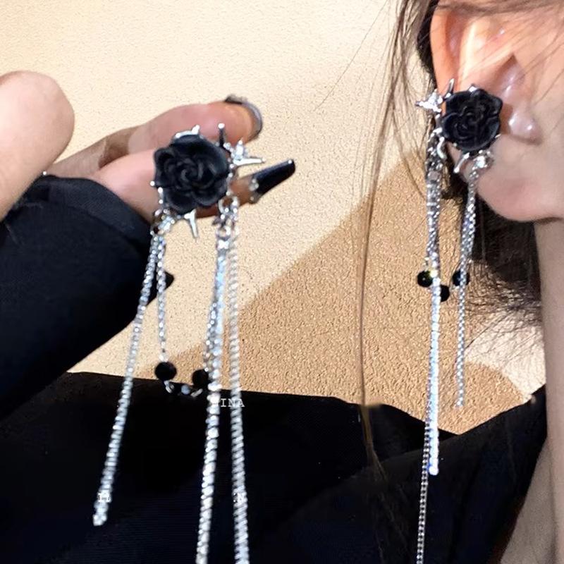 Rose Artificial Crystal Fringed Ear Clips, Super Fairy Sweet and Cool Wind Butterfly Without Ear Piercings, Ear Bone Clips, Premium Earrings.