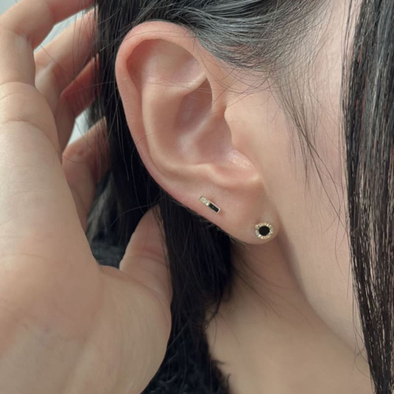 Youngglow 14k Black Half Cubic Bar Piercing