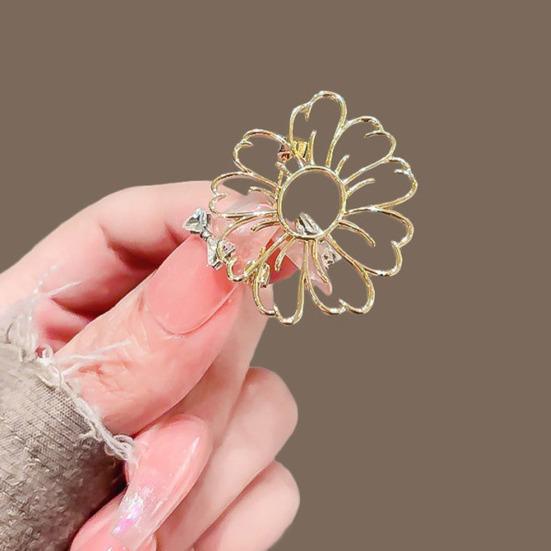 Women Brooch Smooth Surface Hollow Sun Flower Design Lapel Pin Non-Slip Buckle Scarf Badge Clothing Bags Accessories