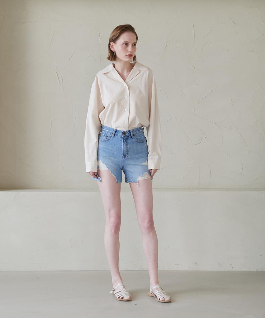DIEPHOD Ds#3417_ Denim Shorts With Distressed Hem Details