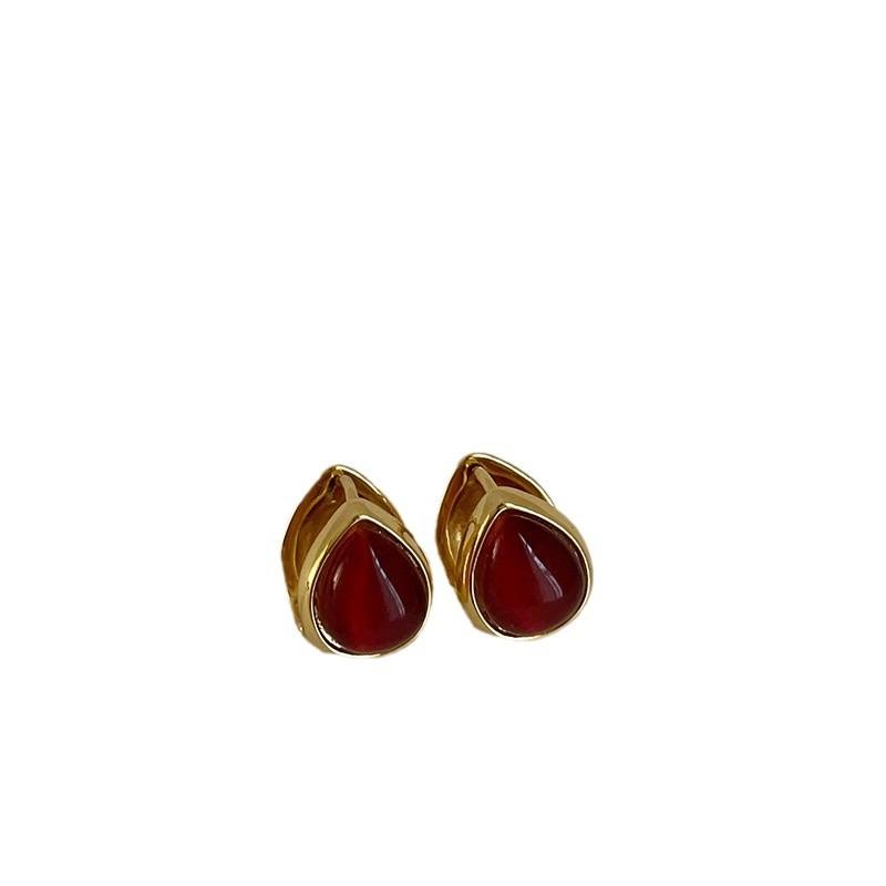 Retro Light Luxury Red Oil Dripping Love Stud Earrings Female Niche Personality Fashion Exquisite Commuting Versatile Earrings