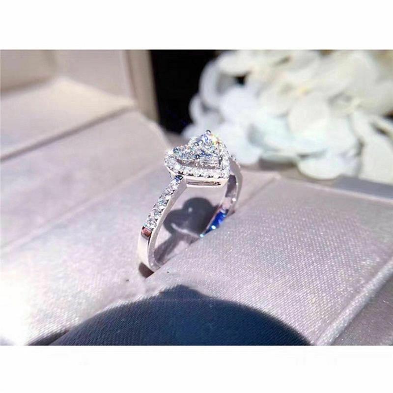 Huitan Novel Design Heart Shaped Women Rings Zinc Alloy Color Brilliant White CZ Stone Stylish Accessories for Party Fashion Zircon