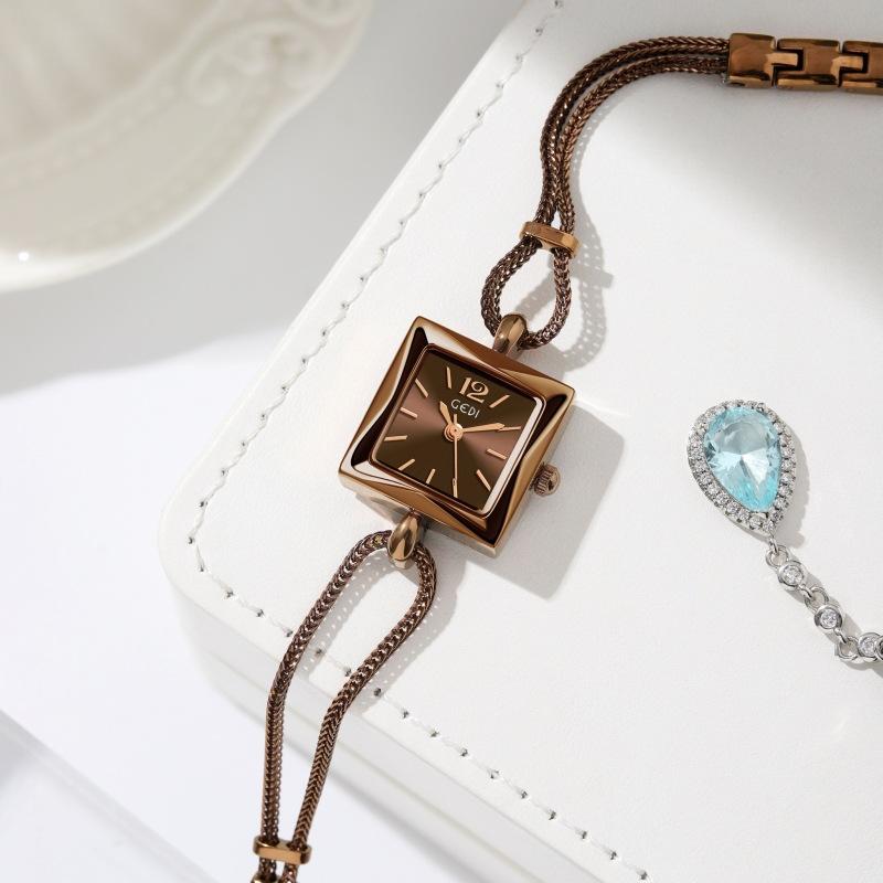 Godi Women’s High-End Square Antique-Style Quartz Watch with Alloy Bracelet
