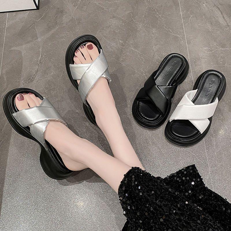 Thick-soled cross-band versatile outer wear fashion beach 2025 summer new solid color muffin sandals silver cool slippers