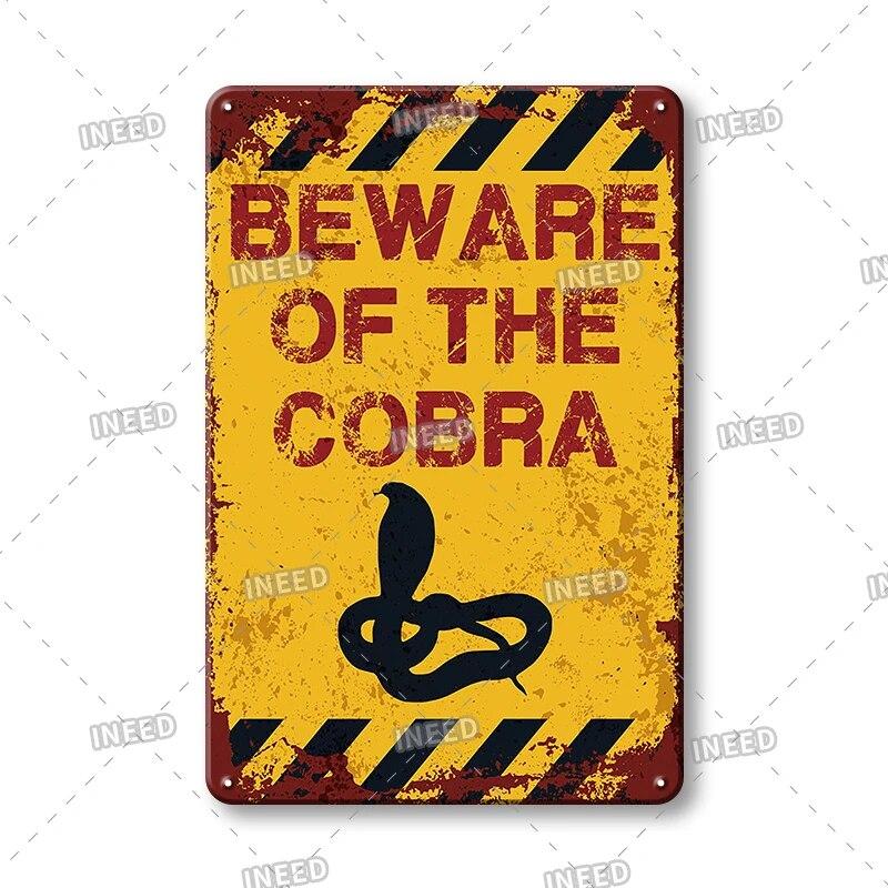 BEWARE OF Dog Cat  Chicken Retro Plaque Metal Tin Signs Garden Yard Home Decoration Caution Kraken Plate Animal Warning Sign