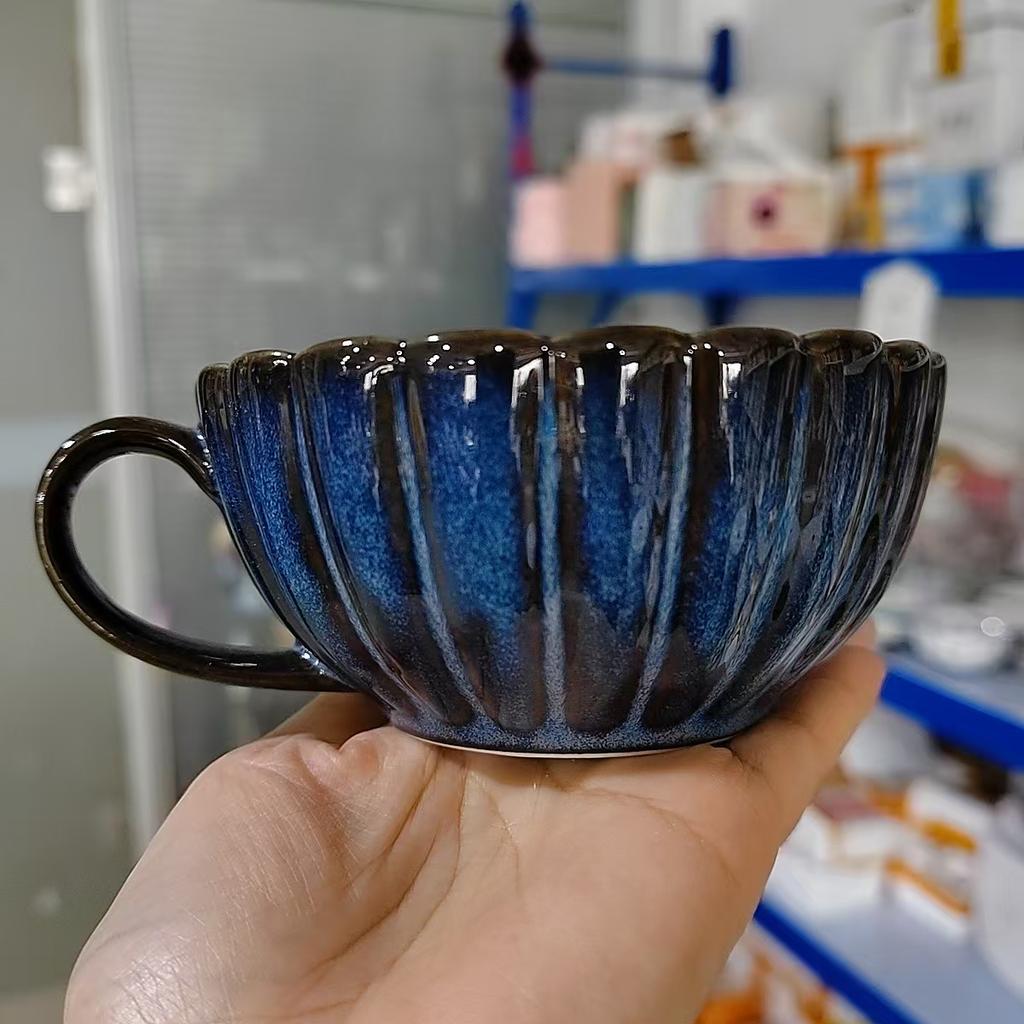 Ceașcă de cafea cu farfurie din ceramică pictată manual cerul albastru și nori albi Set de farfurii pentru ceai, realizată manual, cadou drăguț pentru ea