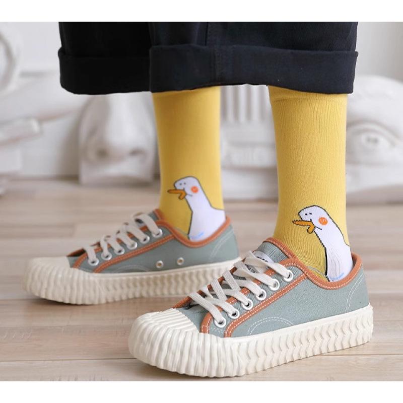Niedliche Cartoon-Enten-Mittelschlauchsocken, schweißabsorbierende Socken ohne Knochen, modische Trend-Langschlauchsocken für Damen
