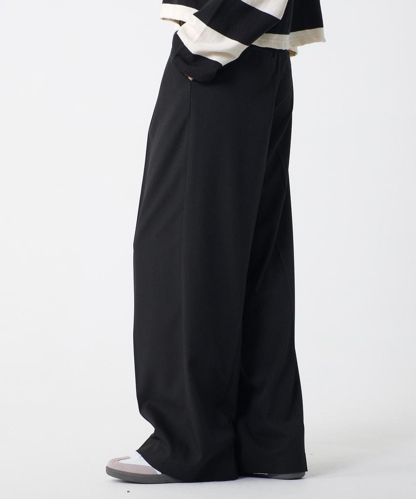 UNKNOWN PLANET Single-Pleat Semi-Wide Slacks Black