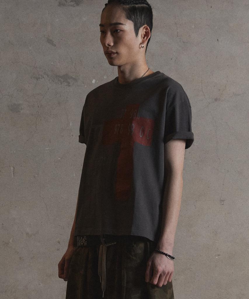 Garter Gallery Red Cross T-Shirts_Charcoal