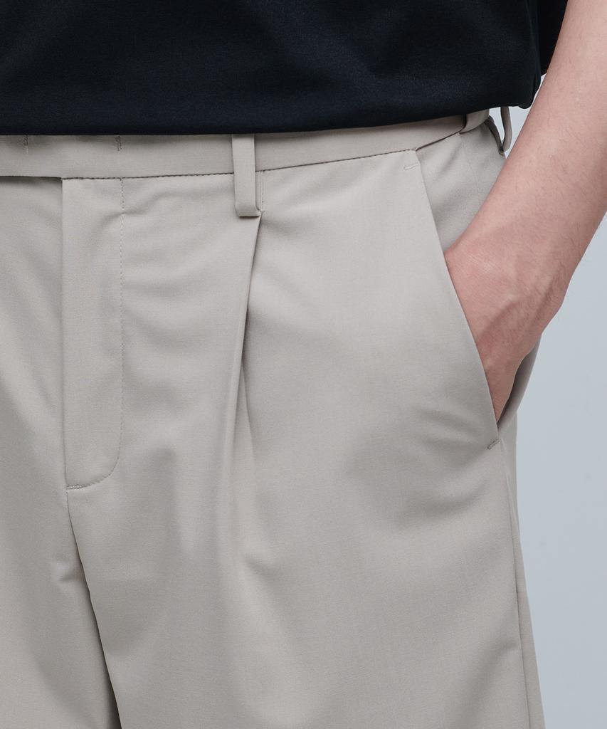Musinsa Standard [Cooltandard] Hidden Elastic Waist Half Slacks [Light Beige]