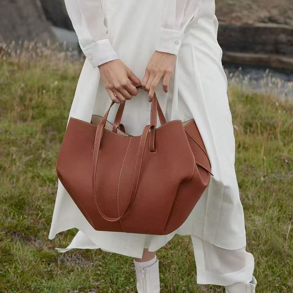 Flügel Großvolumige Hand- und Umhängetasche aus Echtleder, Damen-Tasche mit Unterarmfach, Rindsleder