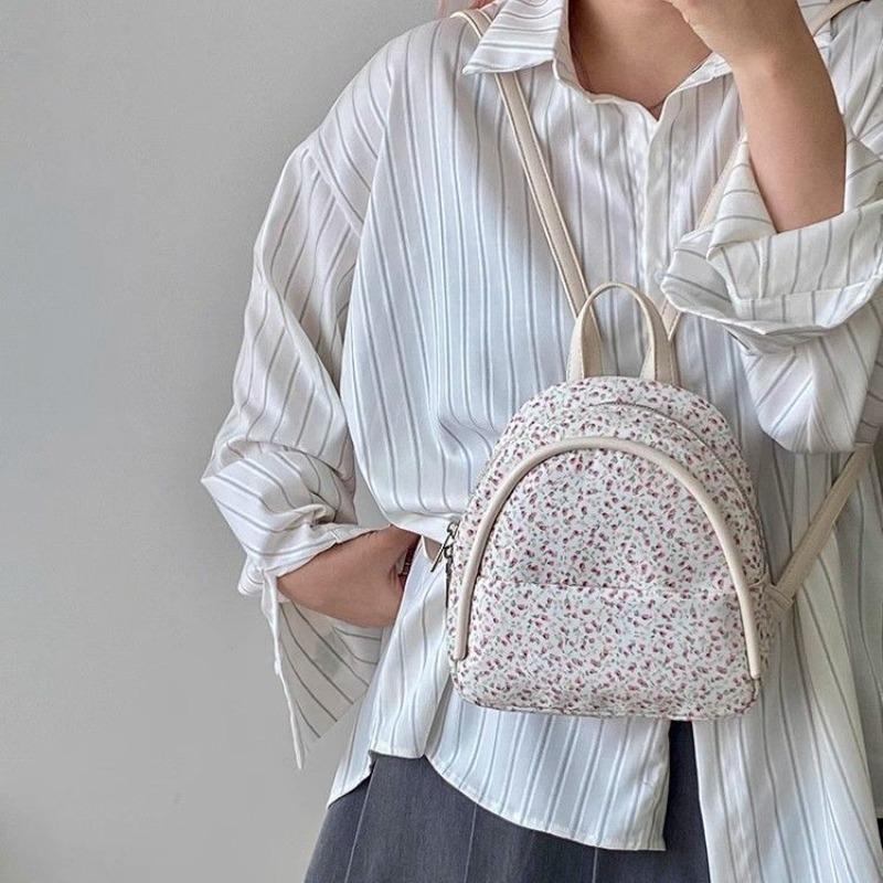 Vielseitiger und leichter kleiner Rucksack für Mädchen und Studenten, mit modischem und hochwertigem Design.