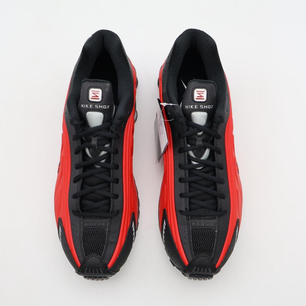 HQ1988-600 Nike Shox R4 University Red Black Metallic Silver (pánské)