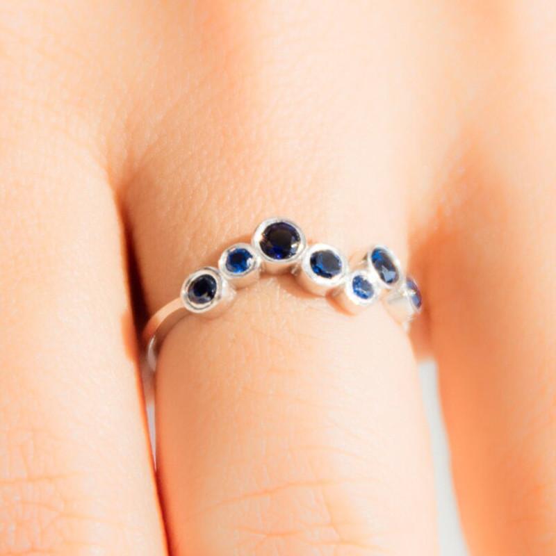 Huitan Bague Fantaisie Forme Irrégulière Zircone Cubique Bleu pour Femme Tempérament Feminin Accessoires de Doigt Usage Quotidien Bijoux Élégants