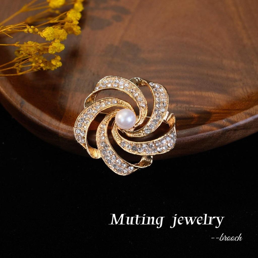 Broșă Corsaj Coreeană de Lux cu Strălucire de Diamant – Pins de Bijuterii Simple, la Modă