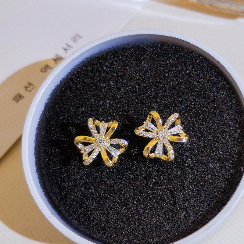 Ear Clips Without Piercings for Women's Earrings Simple and Fresh Flower Earrings Korean Temperament Summer Earrings