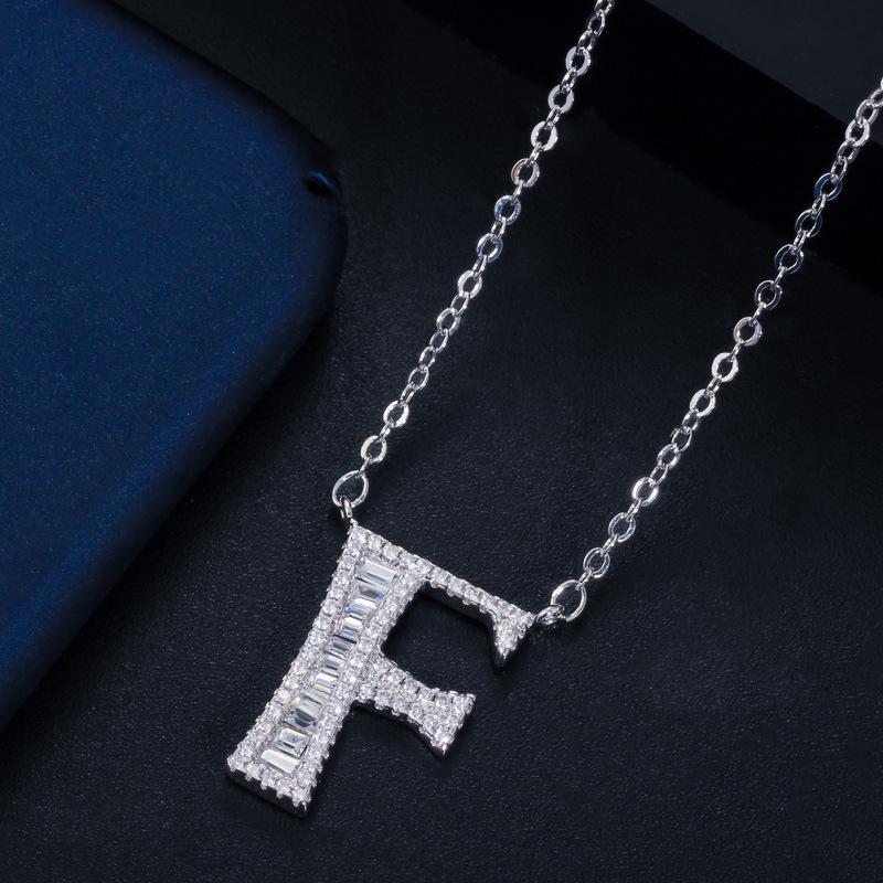 Wife'S Romantic Trip With 26 English Letters Collarbone Chain Pendant, Slightly Inlaid Zircon-Plated Platinum Necklace