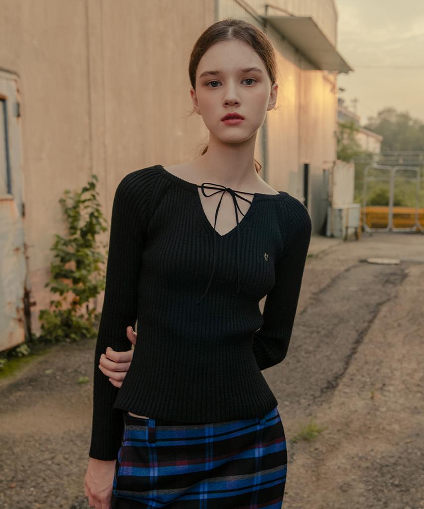 HARDCORE HAPPINESS V-Neck Open Tie Knit_Black