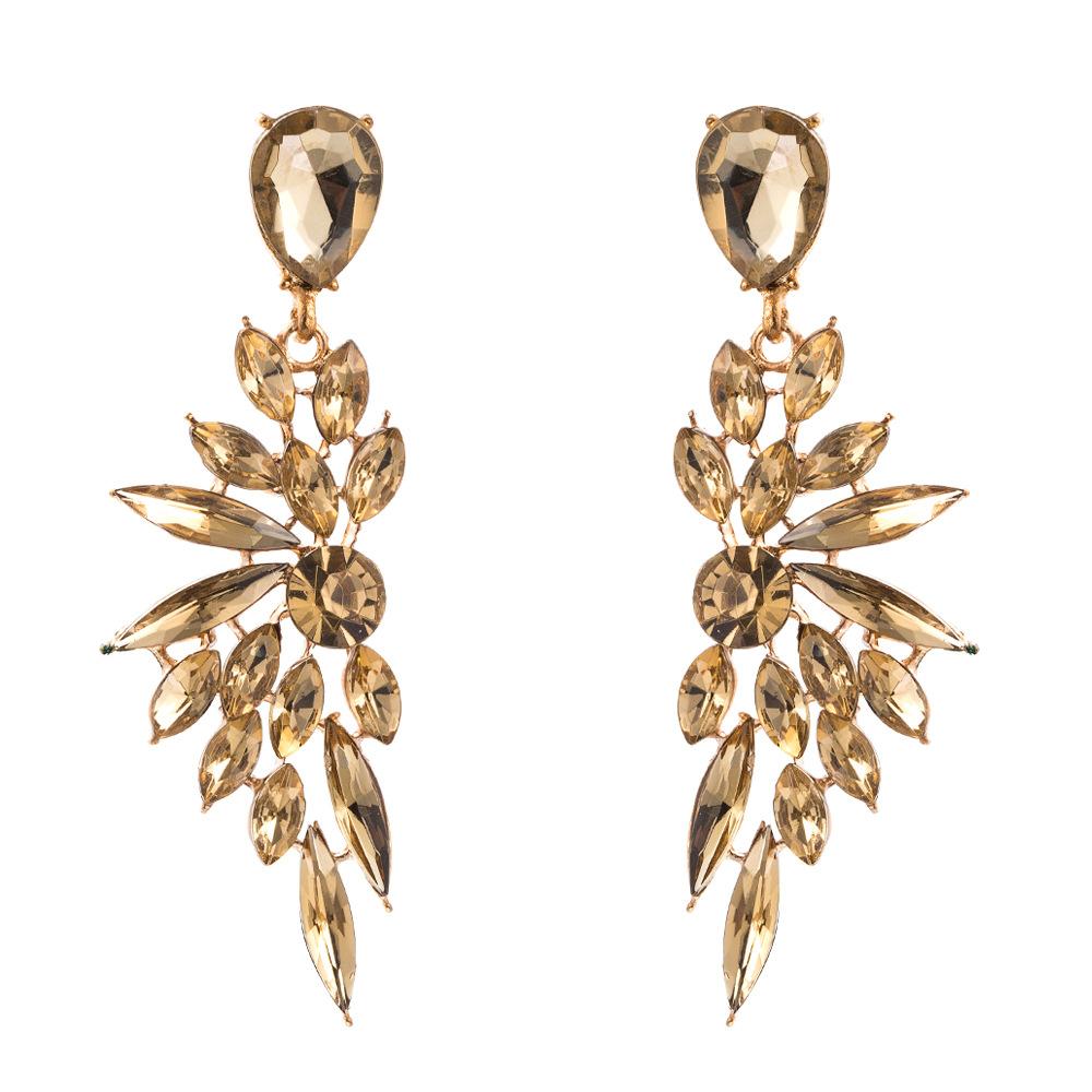Fashionable Earrings with Shiny Long-winged Earrings That Exude An Exaggerated Party Vibe and Eye-catching Pendant-style Earrings