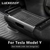LUCKEASY עבור טסלה מודל Y - תא אחסון אמצעי אחורי למושבי הנהג והנוסע, פח אשפה מתחת למושב לרכב