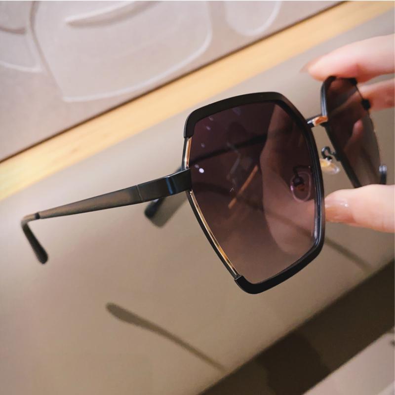 New Square Sunglasses for Women Oversized White Tea Original Brand Design Sun Glasses Female Shades Travel Sunshade