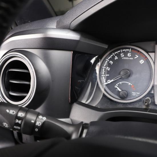 Bande de garniture latérale de tableau de bord noir brillant pour Toyota Tacoma 2015-