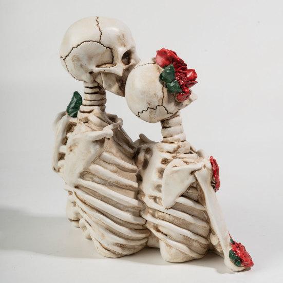 Dark Romantic Ornaments Skull Model Decoration & Gothic Couple Resin  Halloween Prop