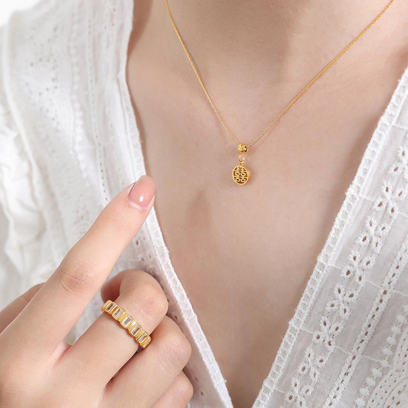 Elegant Double Happiness Hollow Pendant Necklace in 18K Gold Titanium Steel - Retro Chinese Style Clavicle Chain for Women