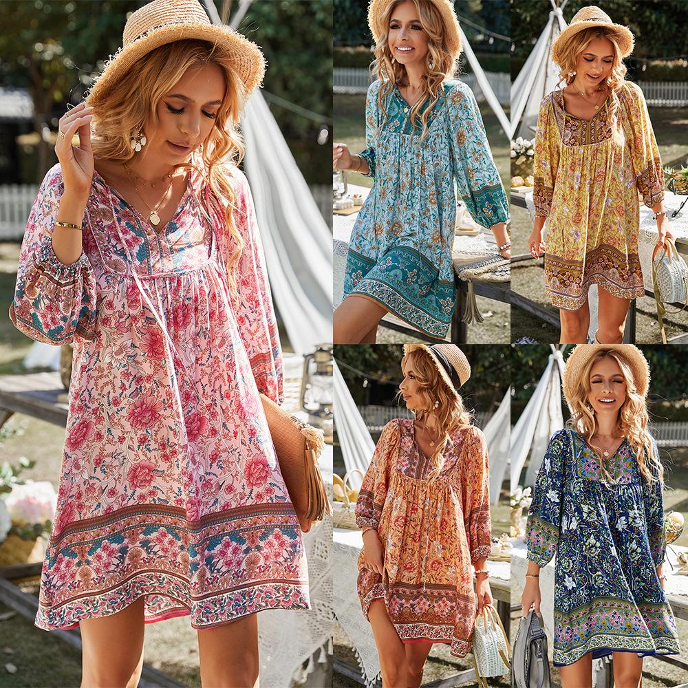 Lässiges Kleid im Urlaubsstil mit Sommerdruck und V-Ausschnitt für Damen
