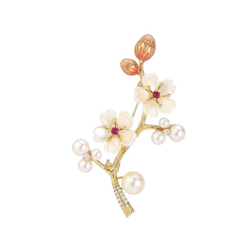 Elegant and Luxurious Plum Blossom Brooch, High-end Women's Exquisite and Fashionable Bouquet Brooch, Niche Design Sense Brooch