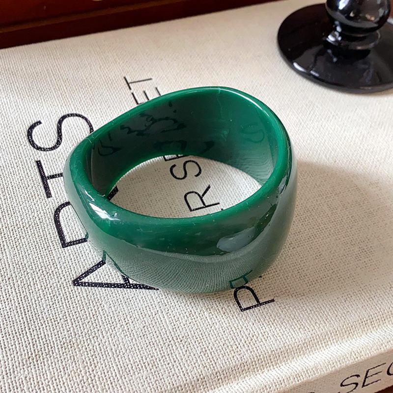 Chic European & American Geometric Acrylic Bracelet – Stylish, Versatile, High-End Hand Jewelry