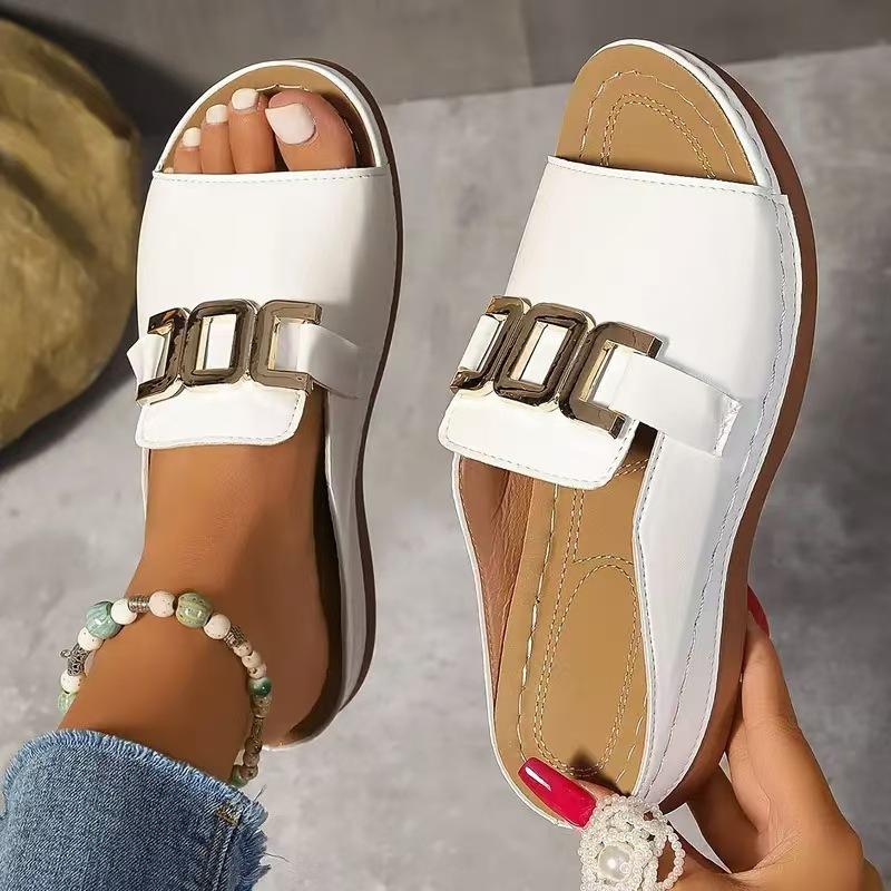 Mode Hot Sale Damtofflor Halkfria Kilklackar Plusstorlek Damsandaler Flipflops Mode Damskor Hållbara Pantuflas Mujer