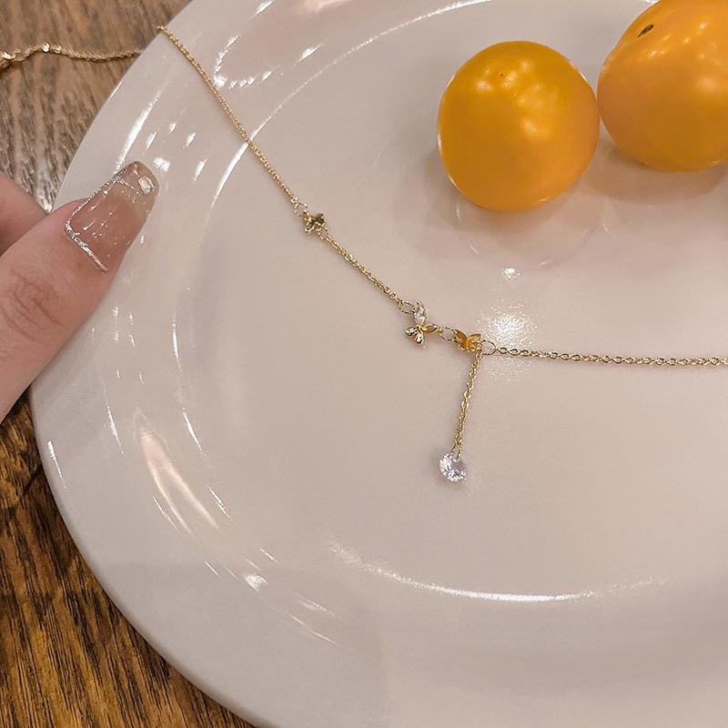 2025 New Japanese & Korean Style Women's Necklace: Sweet & Cool Clavicle Chain with Love Pendant and Metallic Texture