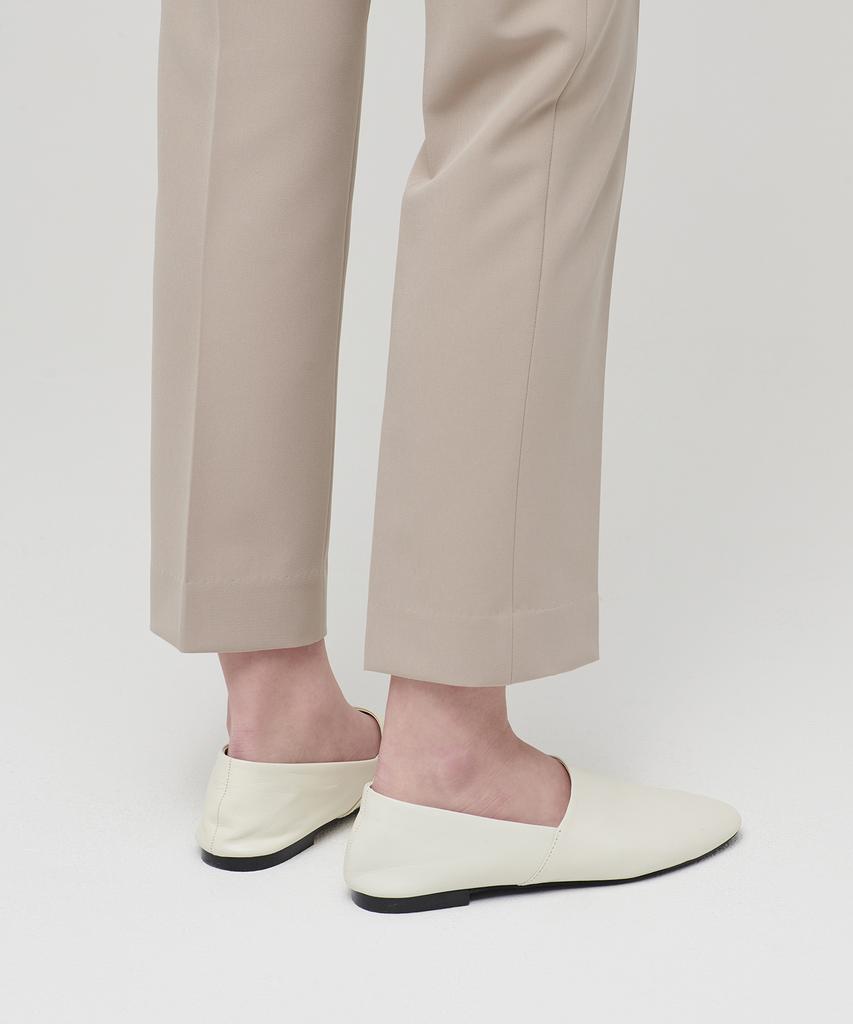MUSINSA STANDARD WOMAN Women'S Fluid Slim Straight Slacks [Beige]