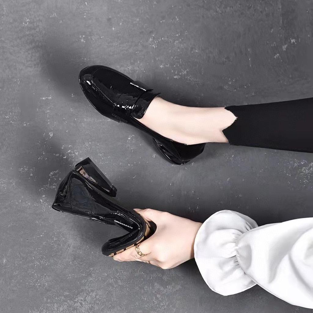 Spring New Embossed First Layer Cow Patent Leather Low Heel Deep Mouth Single Shoes Soft Sole Soft Surface Small Leather Shoes