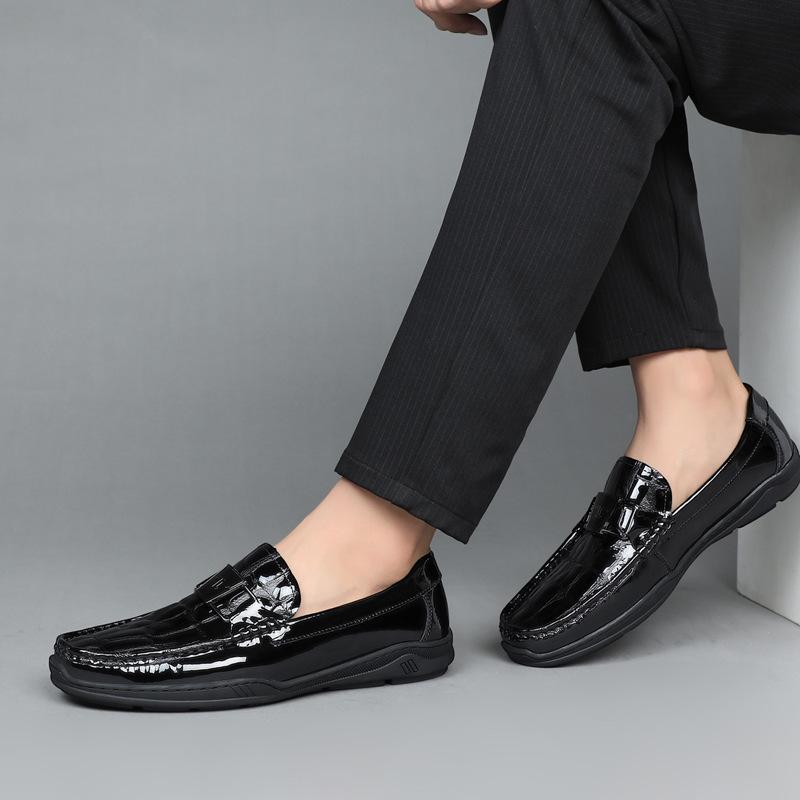 New Top Layer Cowhide Men's Peas Shoes Patent Leather Bright Leather Casual Loafers Fashion Trendy Embossed Men's Shoes