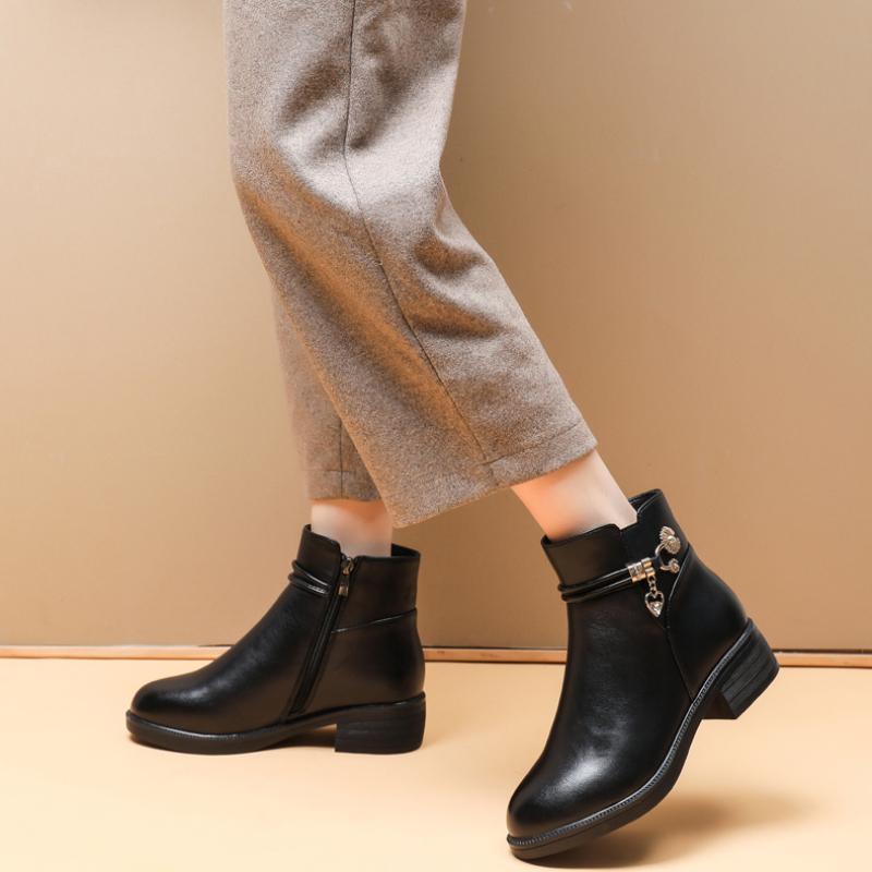 2024 New Autumn and Winter Versatile Fashion Boots Round Toe Solid Color Chelsea British Style Pu Solid Color Women's Boots
