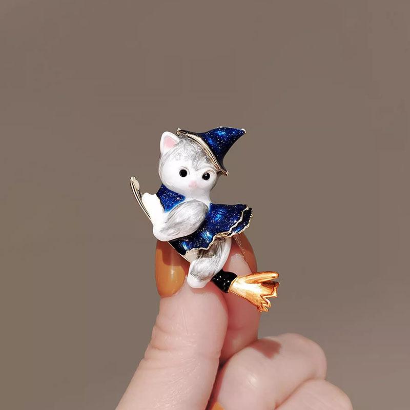 Japanese Cute Magic Cat Brooch Men And Women Niche High-End Design Sense Cartoon Corsage Pin Clothes With Accessories