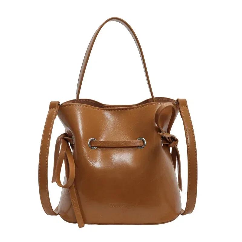 Fashion and High-end Traveling Large Capacity Versatile Bag for Women Fashionable Single Shoulder Bucket Bag