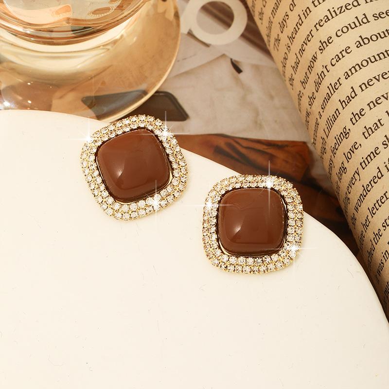 Xiaoxiangfeng French Retro Diamond-encrusted Stud Earrings S Silver Needle Temperament Style Earrings
