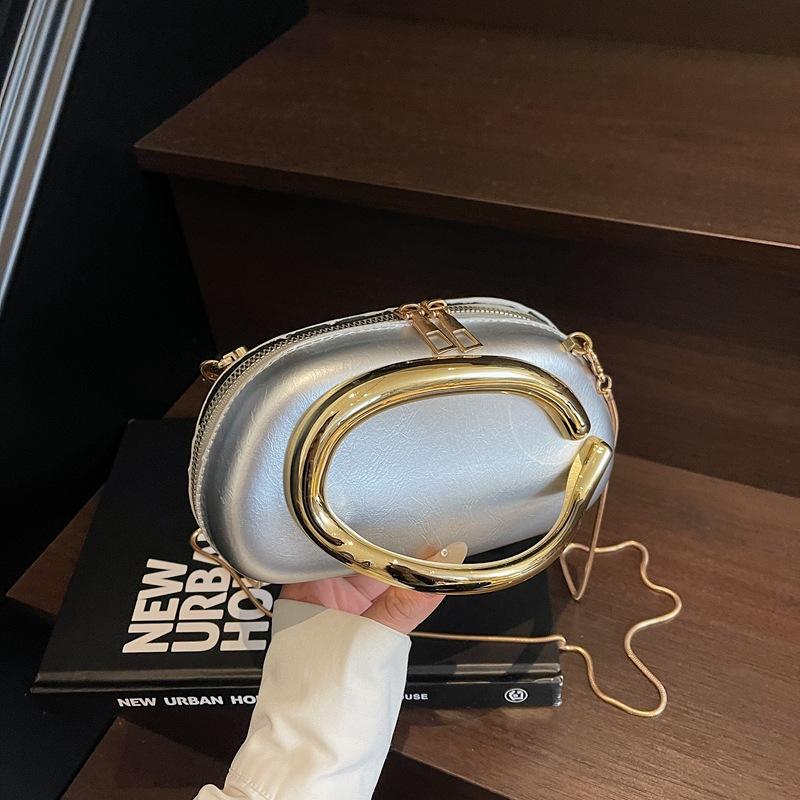 1Pcs Luxury Shoulder Bag Z Style Clutch Bag Evening Bag Special-Shaped Metal Chain Details Decorative Box-Style Small Square Bag