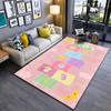 Tapis motif marelle, fond rose, style mignon. Convient pour une utilisation comme tapis de jeu antidérapant pour les canapés du salon et de la chambre à coucher.