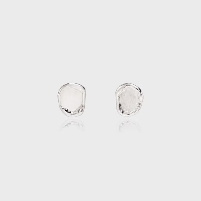 Fluid frame stud Earring