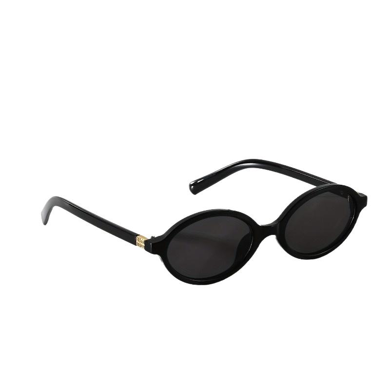Oval Over The-counter Eyeglass Frame Fashionable Decorative Tortoiseshell Brown Lenses Suitable for Casual and Formal Wear
